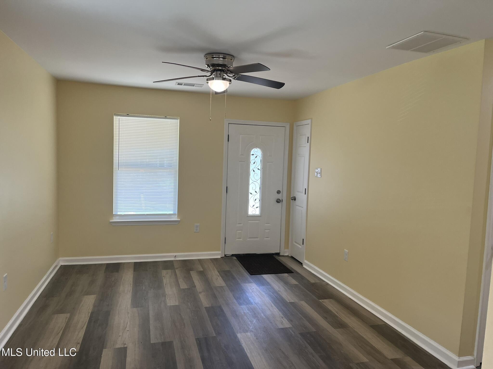 108 Homestead Lane Coldwater, MS 38618 - Photo 2 of 15 IMG_2691