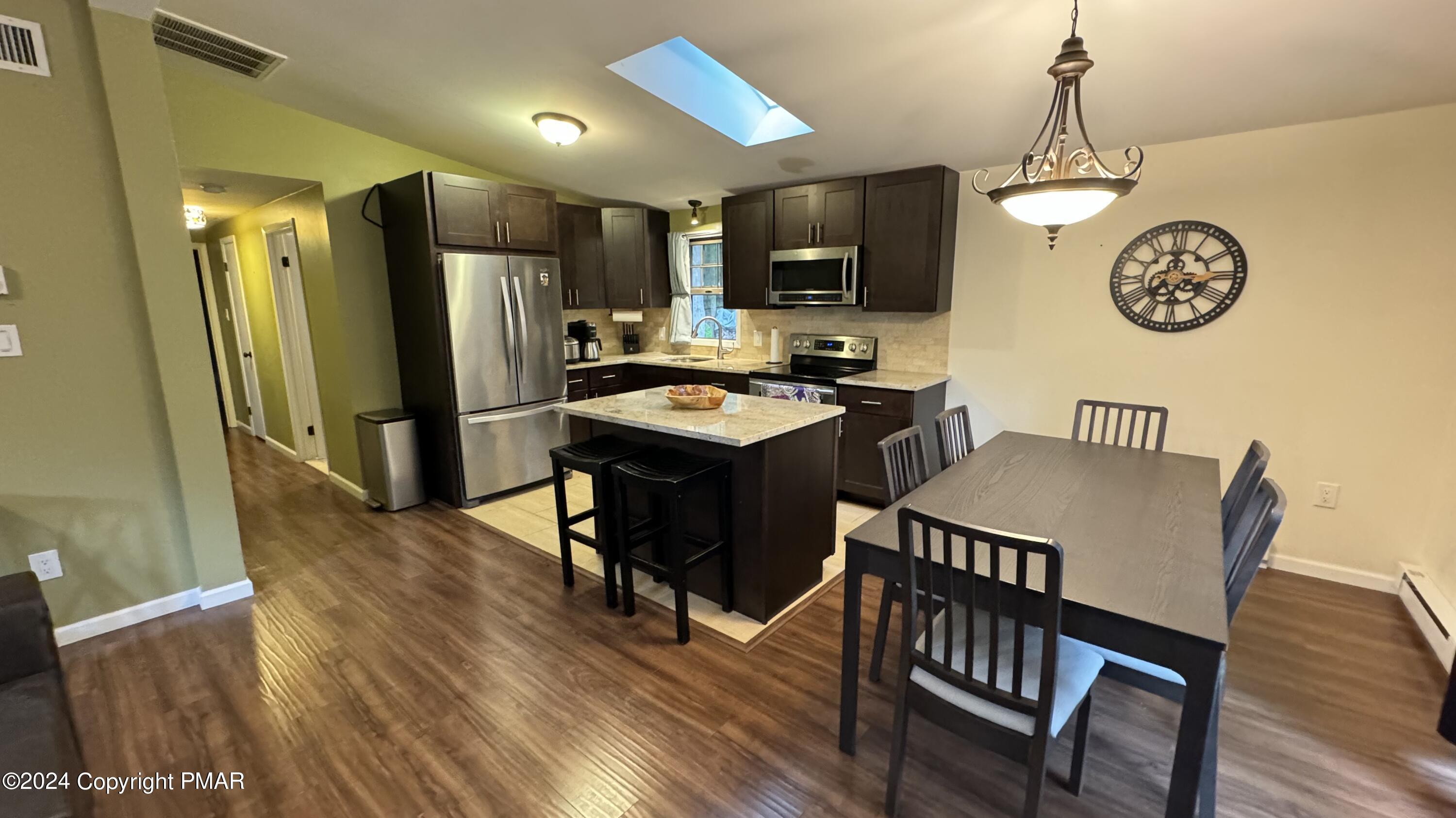 11 Fern Path Road Stroudsburg, PA 18360 - Photo 12 of 29 Dining area