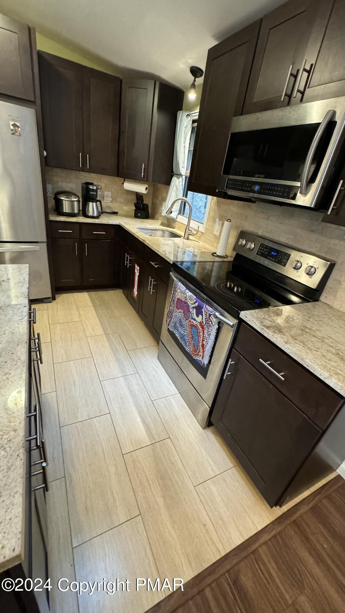 11 Fern Path Road Stroudsburg, PA 18360 - Photo 13 of 29 Kitchen