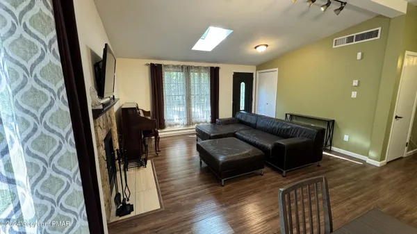 $2,300 | 11 Fern Path Road, Stroudsburg, PA 18360