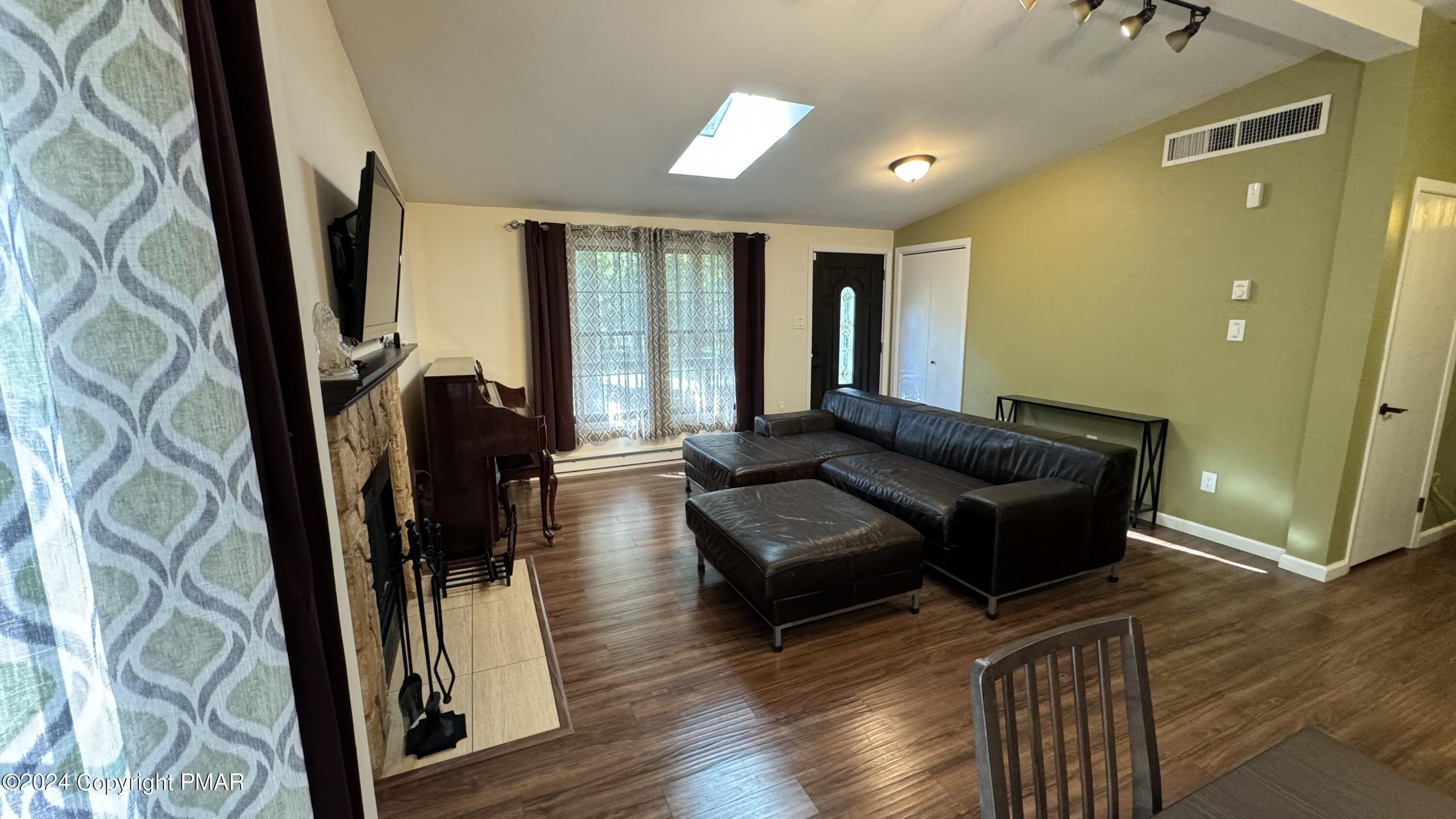 11 Fern Path Road Stroudsburg, PA 18360 - Photo 7 of 29 living room