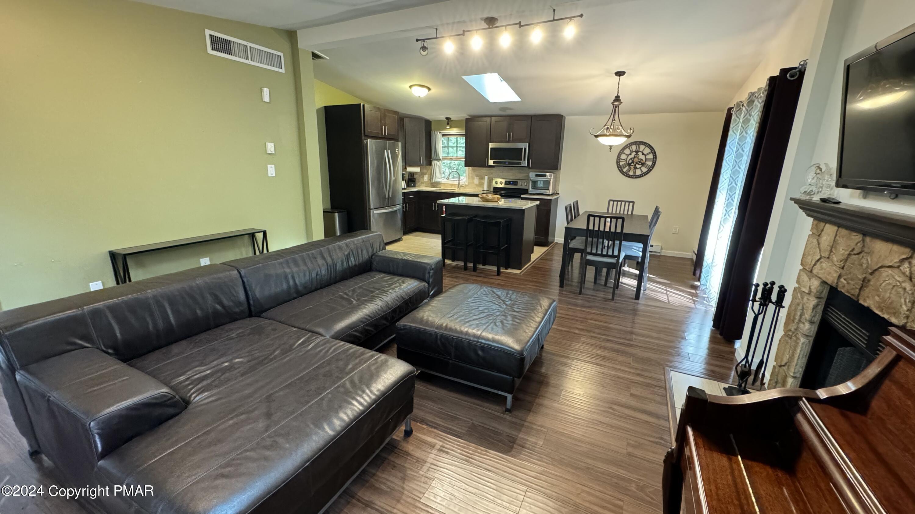 11 Fern Path Road Stroudsburg, PA 18360 - Photo 8 of 29 living room