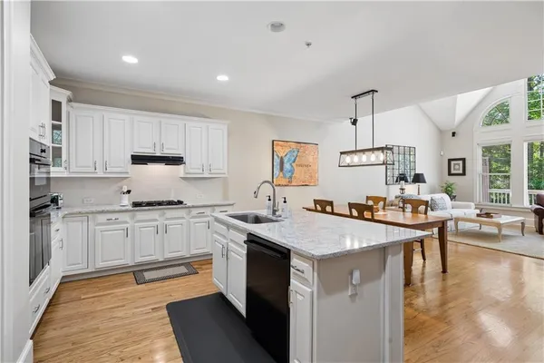 $1,095,000 | 2404 Loxford Lane, Alpharetta, GA 30009