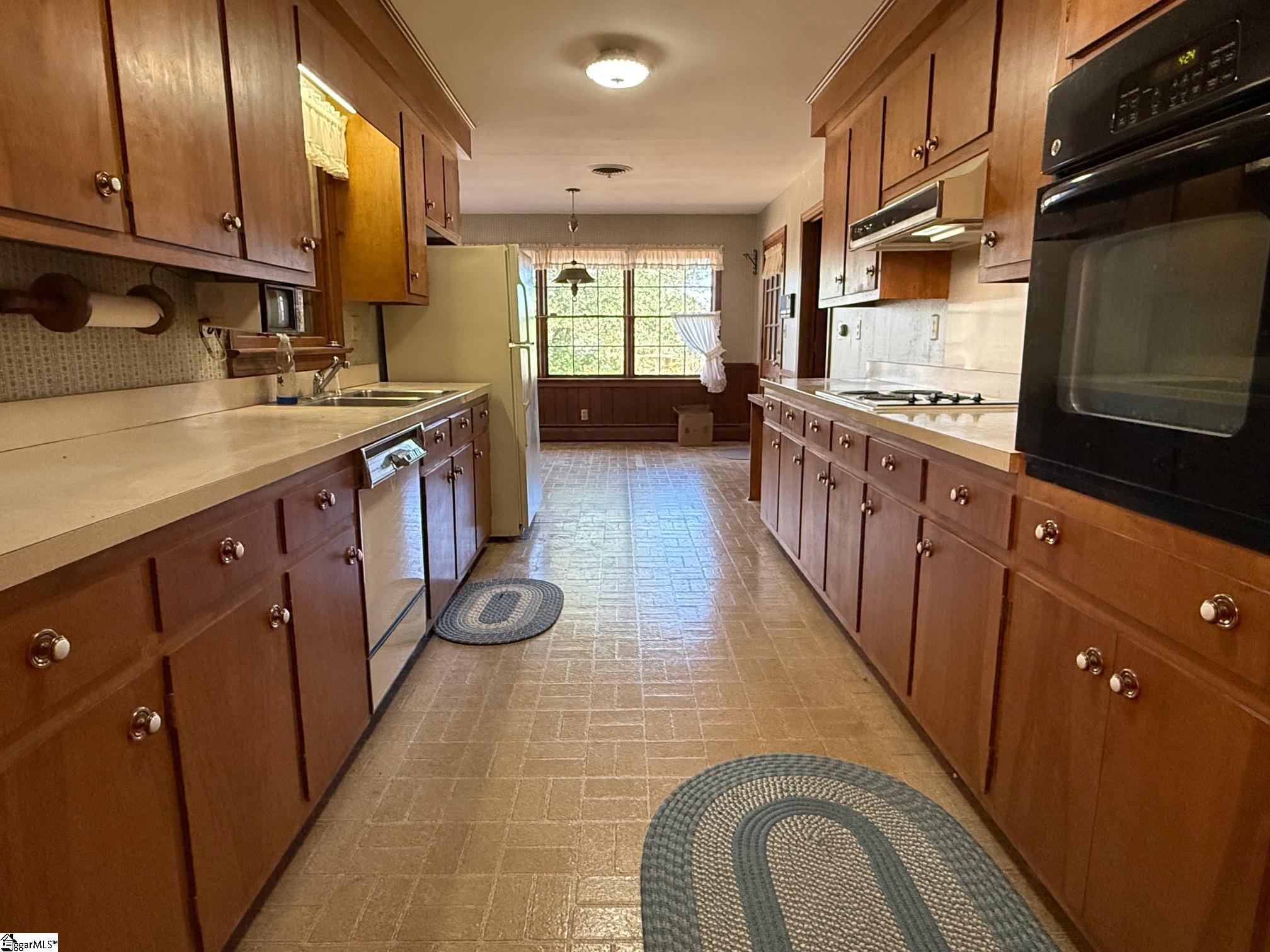 8 Roe Court Greenville, SC 29617 - Photo 2 of 35