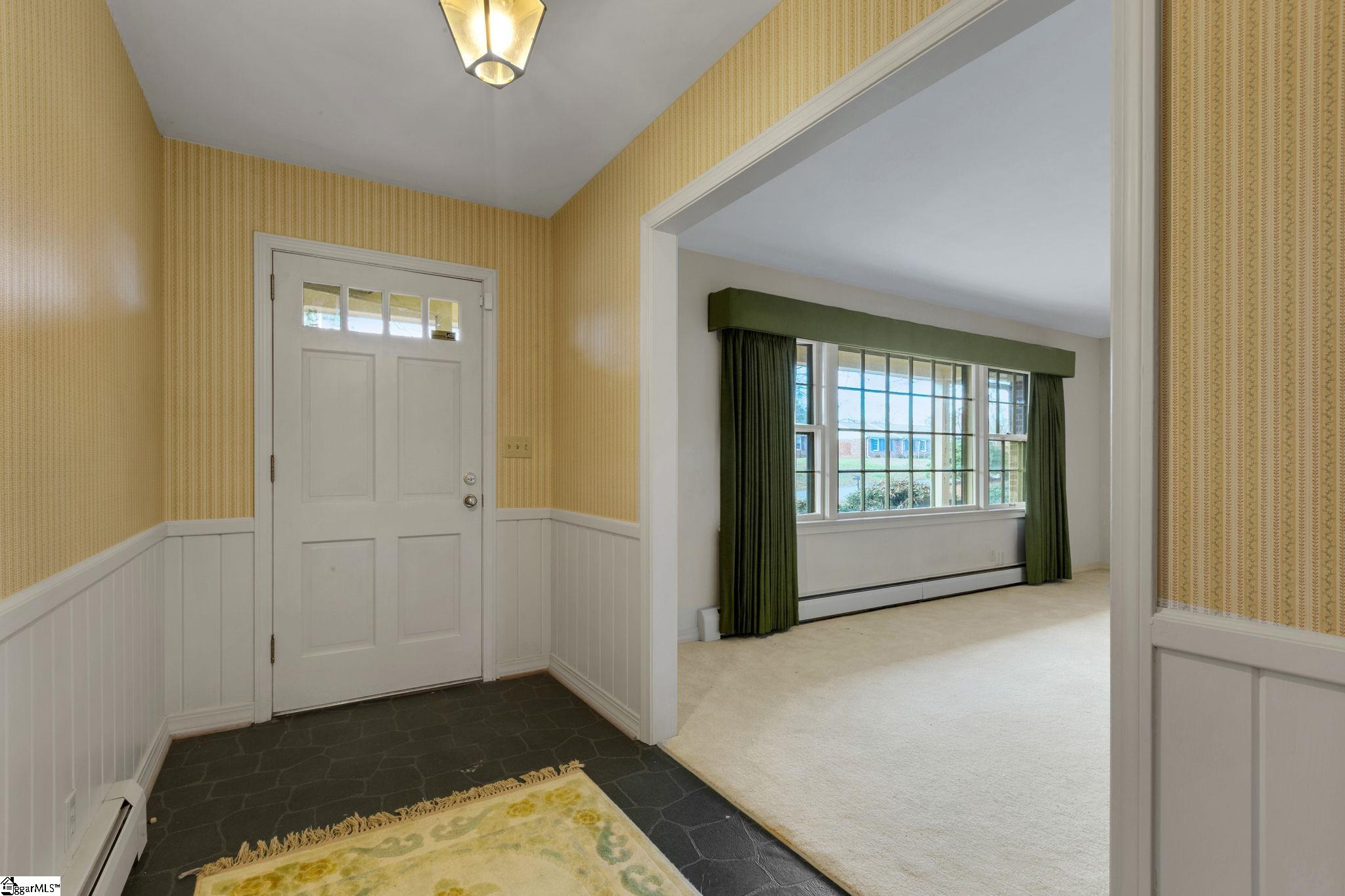 8 Roe Court Greenville, SC 29617 - Photo 4 of 35