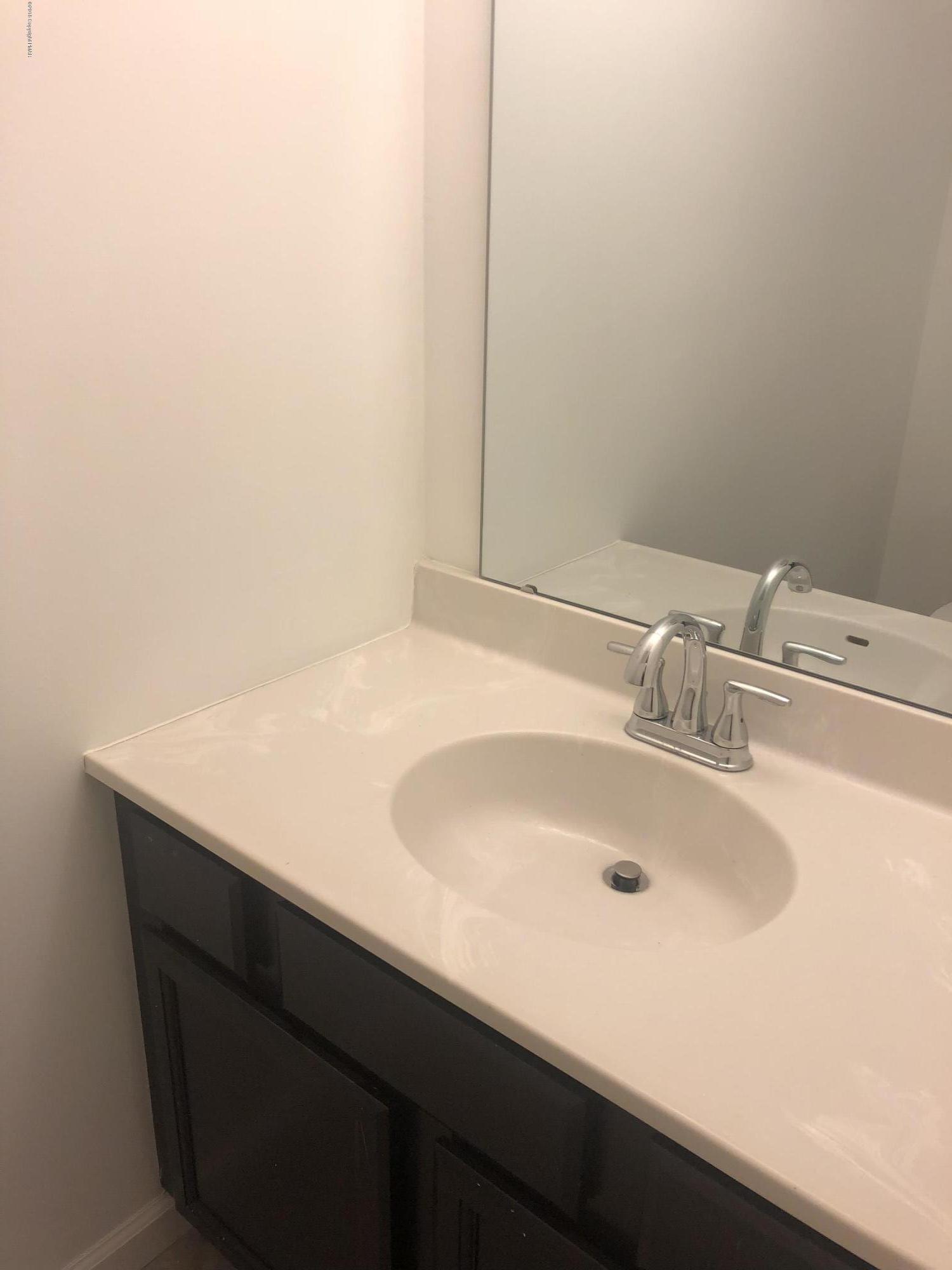 37 Old Post Road Tobyhanna, PA 18466 - Photo 4 of 16 Bath