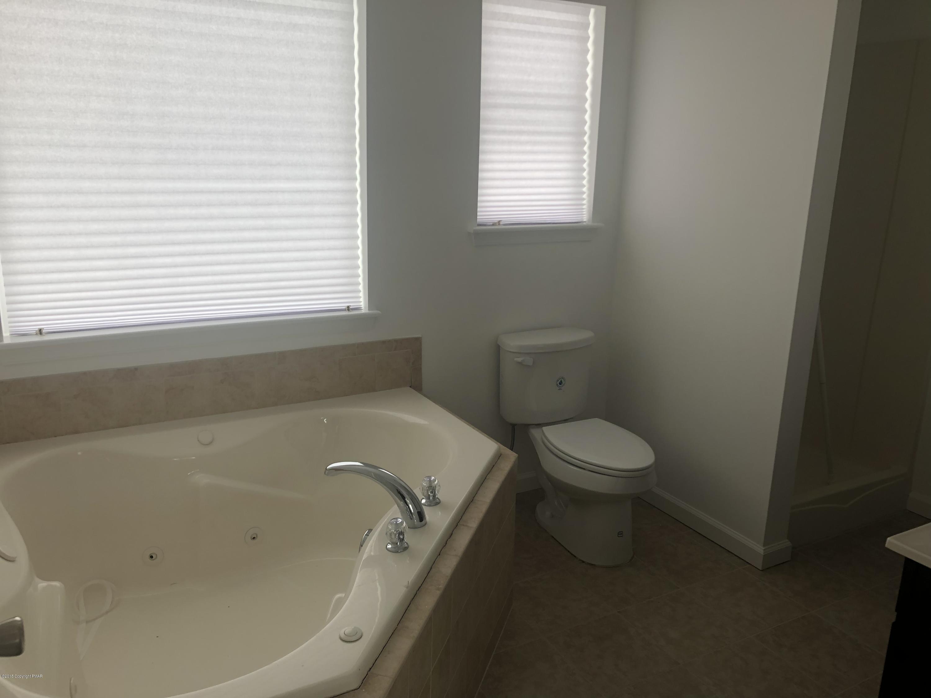 37 Old Post Road Tobyhanna, PA 18466 - Photo 6 of 16 Jacuzzi