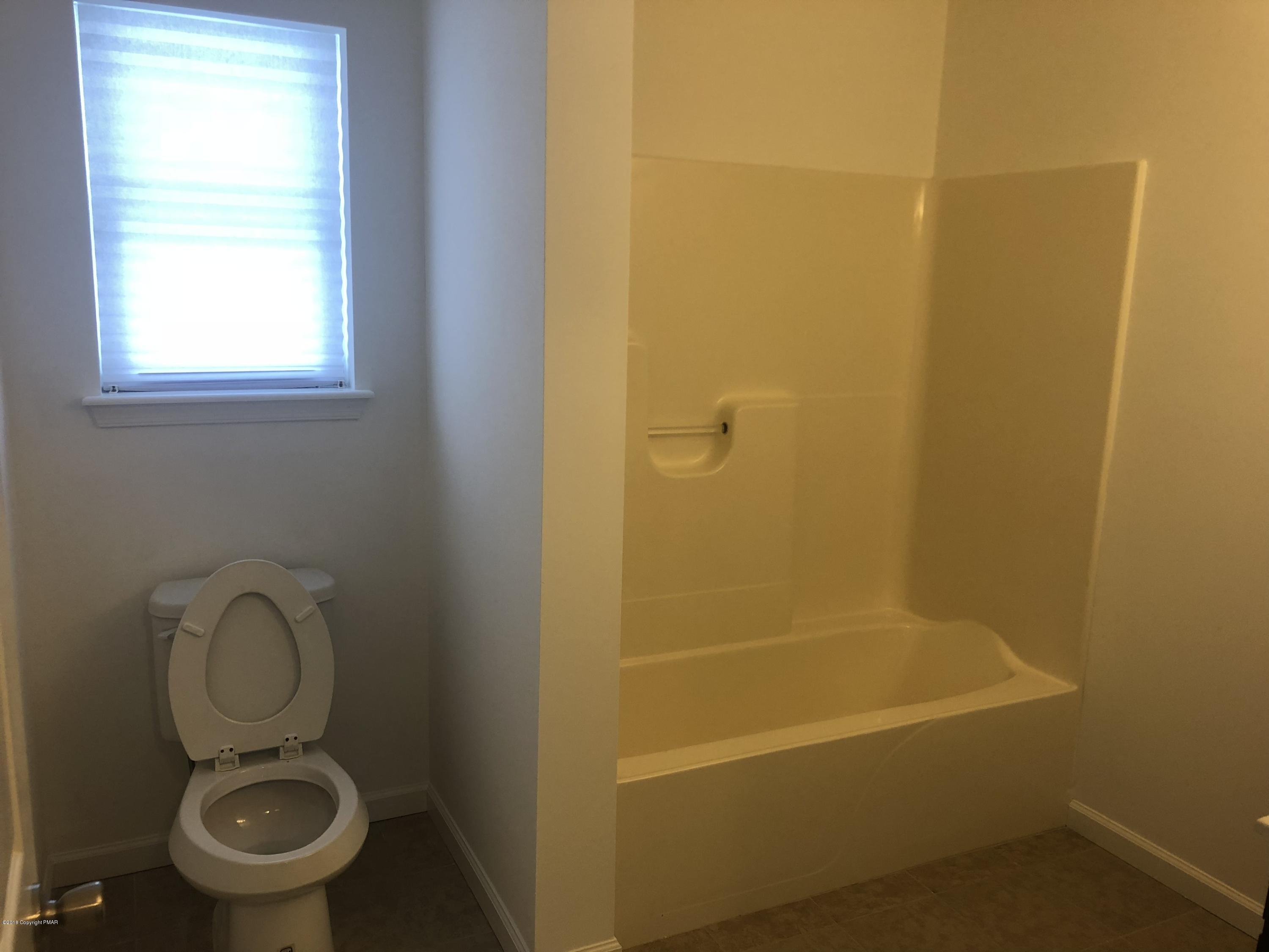 37 Old Post Road Tobyhanna, PA 18466 - Photo 10 of 16 Bath