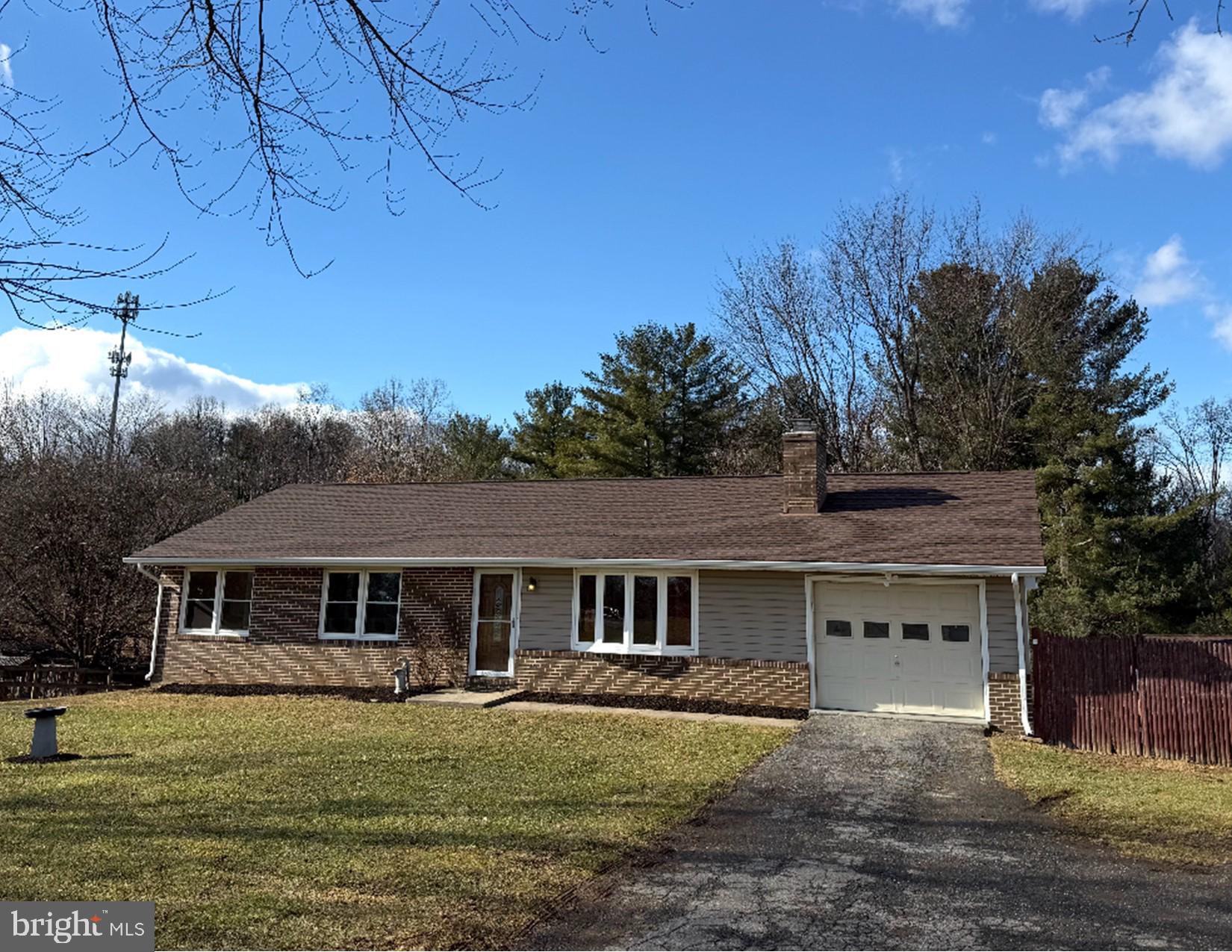 Welcome to 5884 Woodbine