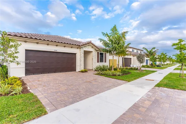 a front view of house with yard