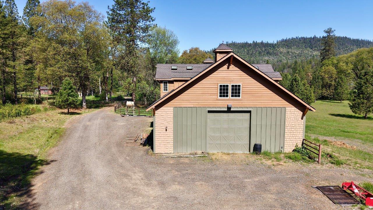 7159 Crowfoot Road Trail, OR 97541 - Photo 5 of 58 Garage/Shop