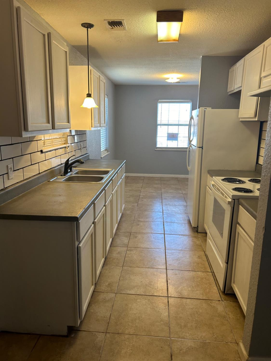 711 West 28th Plainview, TX 79072 - Photo 4 of 19 Photo 4