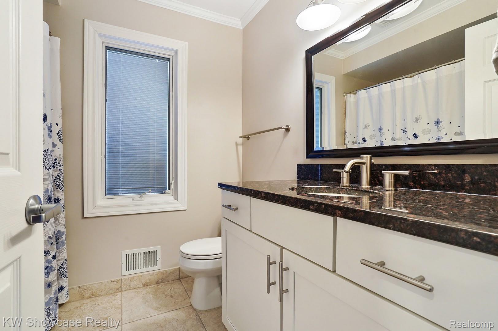 356 Daylily Drive Rochester, MI 48307 - Photo 26 of 35 Main Bath
