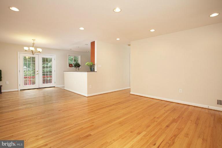 102 Hannes Street Silver Spring, MD 20901 - Photo 7 of 30 Living Room