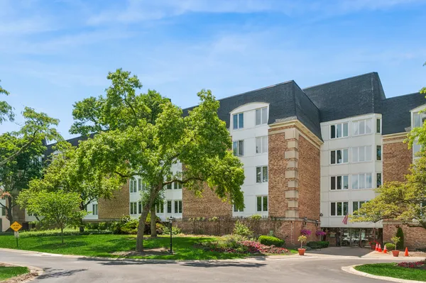 $285,000 | 150 Lake Boulevard, Unit 112, Buffalo Grove, IL 60089