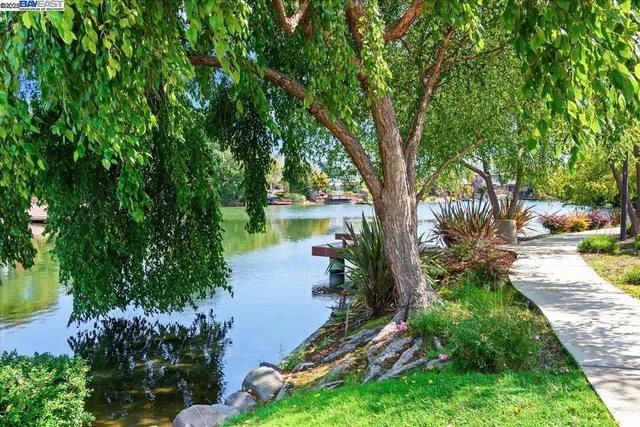 $948,000 | 137 Parfait Lane, Alameda, CA 94502