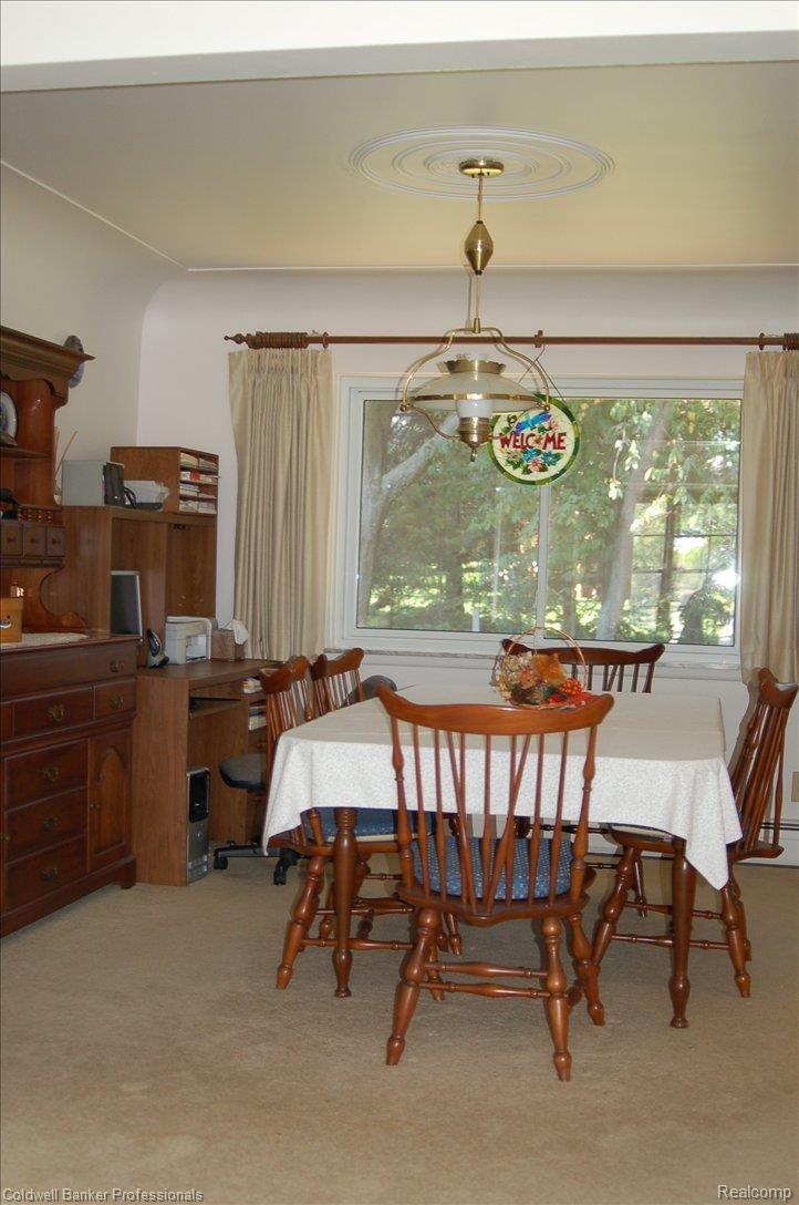 826 Wilwood Road Rochester, MI 48309 - Photo 4 of 25 Step up to large Dining Room