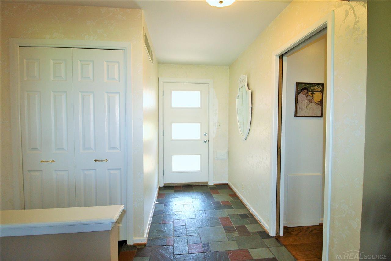 430 Barclay Road Grosse Pointe Farms, MI 48236 - Photo 3 of 40