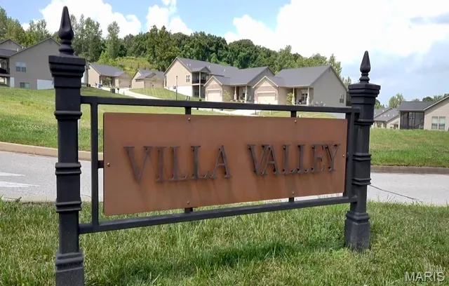 $365,000 | 8086 Villa Valley Lane, Caseyville, IL 62232