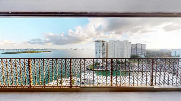$3,950 | 1800 Northeast 114th Street, Unit 1705, Miami, FL 33181