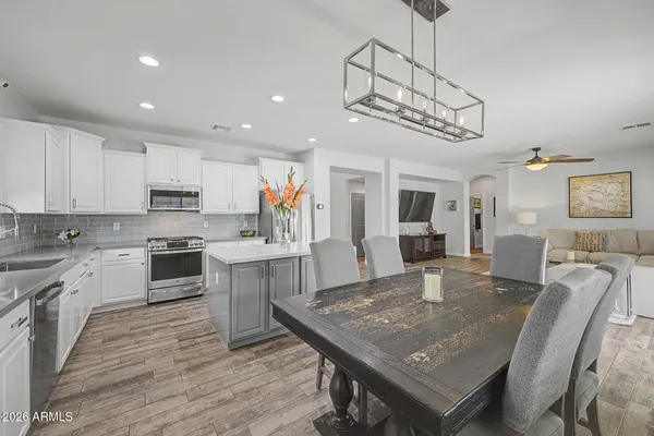 $854,000 | 2733 East Rakestraw Lane, Gilbert, AZ 85298