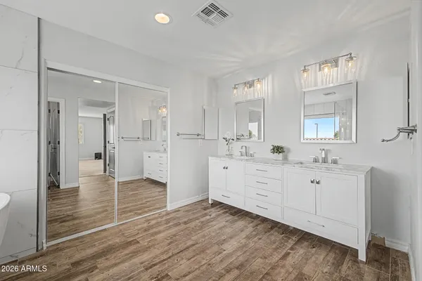 $854,000 | 2733 East Rakestraw Lane, Gilbert, AZ 85298