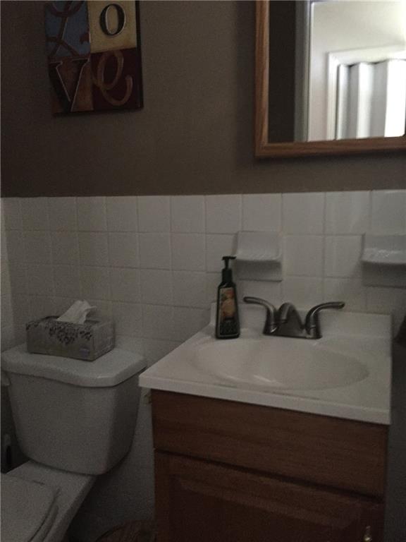 1 Fenway Road Pittsburgh, PA 15209 - Photo 9 of 25 1ST FLOOR POWDER ROOM OFF LIVING ROOM