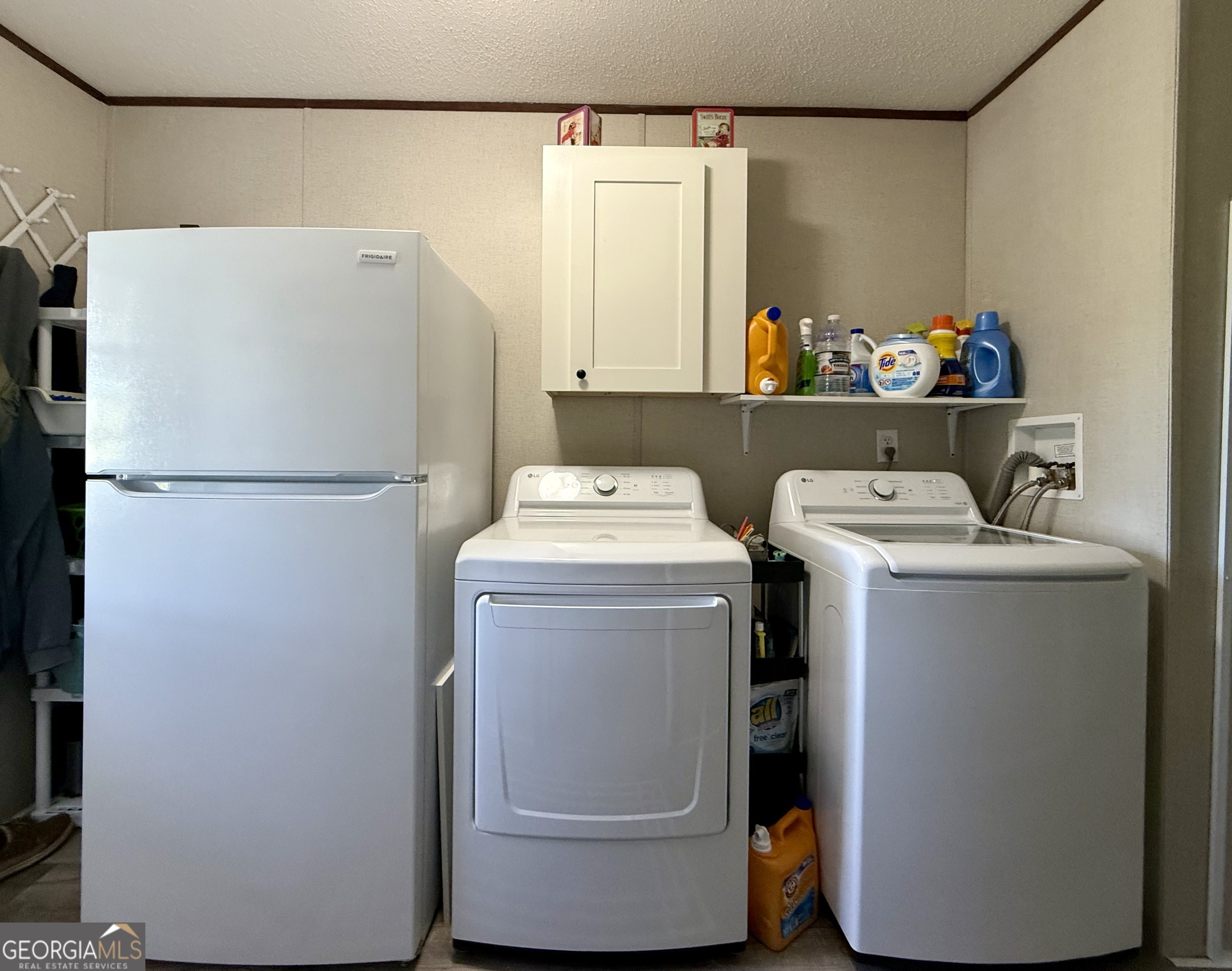 1430 Old Poor Robin Road Sylvania, GA 30467 - Photo 18 of 30 a utility room with dryer and washer