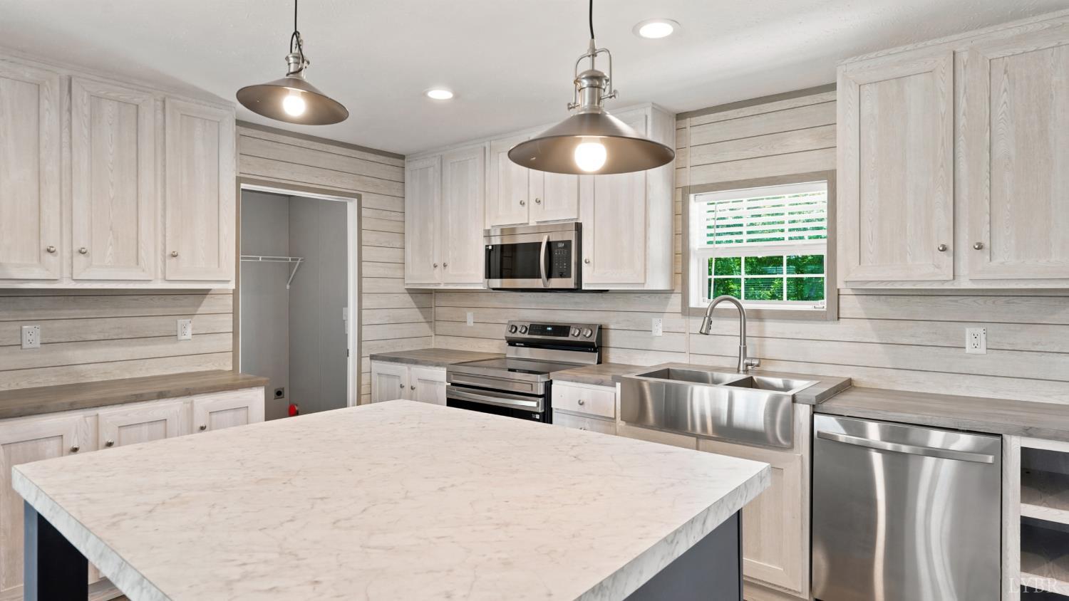 2066 Turkey Mountain Road Amherst, VA 24521 - Photo 5 of 51
