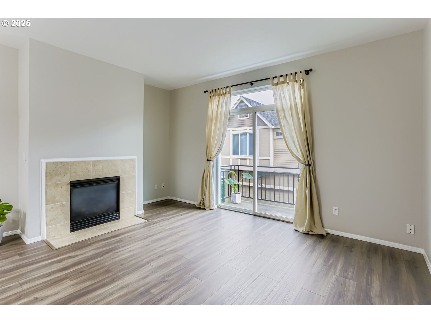 17083 Southwest Berkeley Lane Beaverton, OR 97003 - Photo 8 of 36 Fireplace Gas