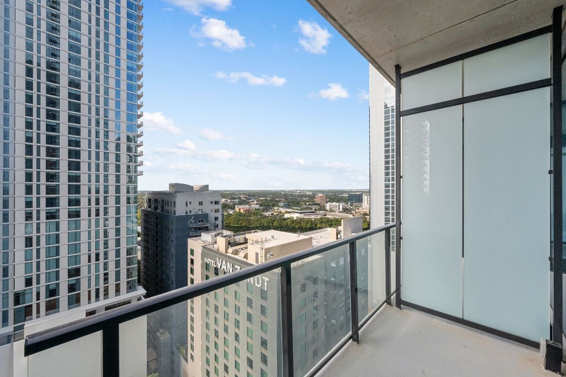 610 Davis Street, Unit 2103 Austin, TX 78701 - Photo 23 of 32 a view of a balcony with city view