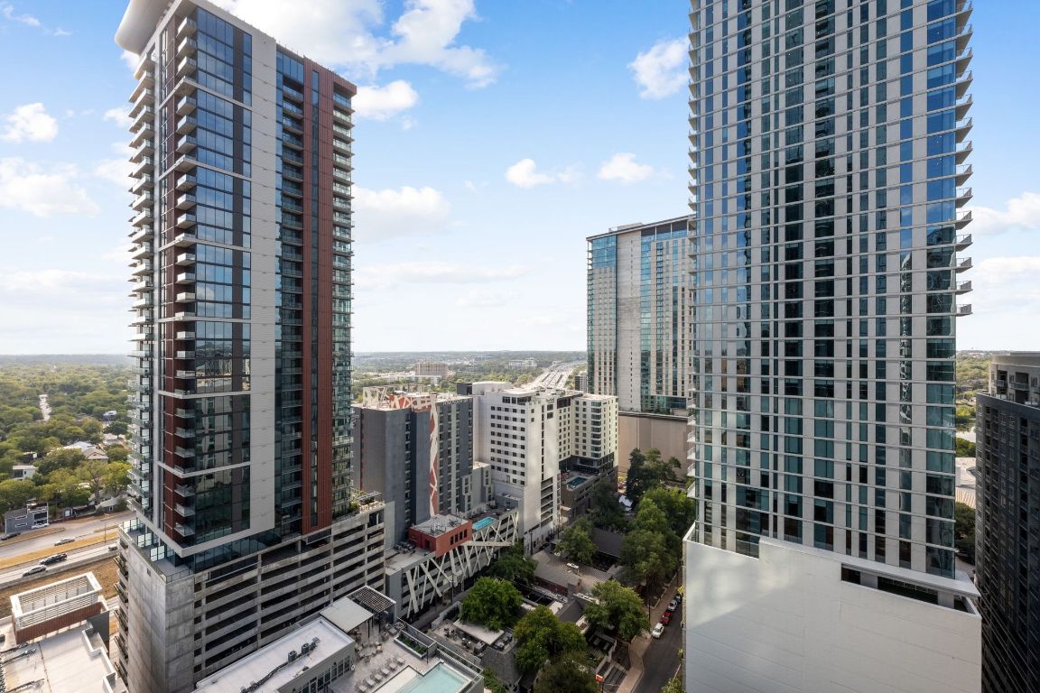 610 Davis Street, Unit 2103 Austin, TX 78701 - Photo 24 of 32 a view of balcony with city view