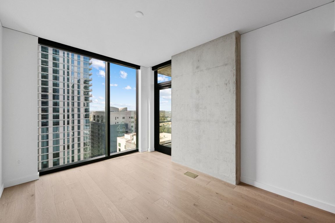 610 Davis Street, Unit 2103 Austin, TX 78701 - Photo 5 of 32 a view of a big room with windows and walls
