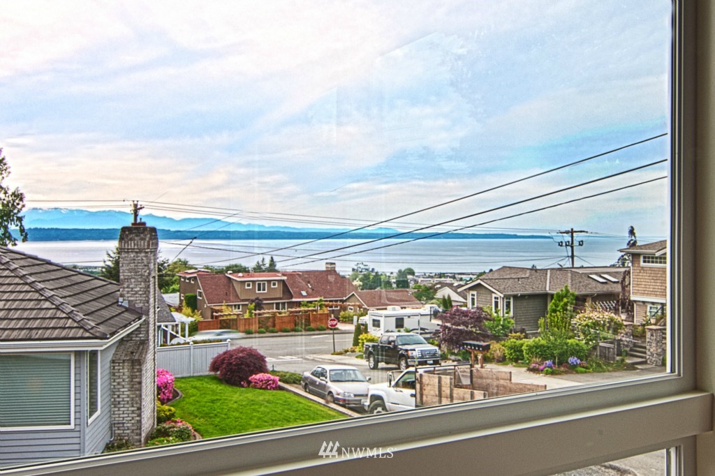 918 Cedar Street Edmonds, WA 98020 - Photo 2 of 24 Gallery Image 2
