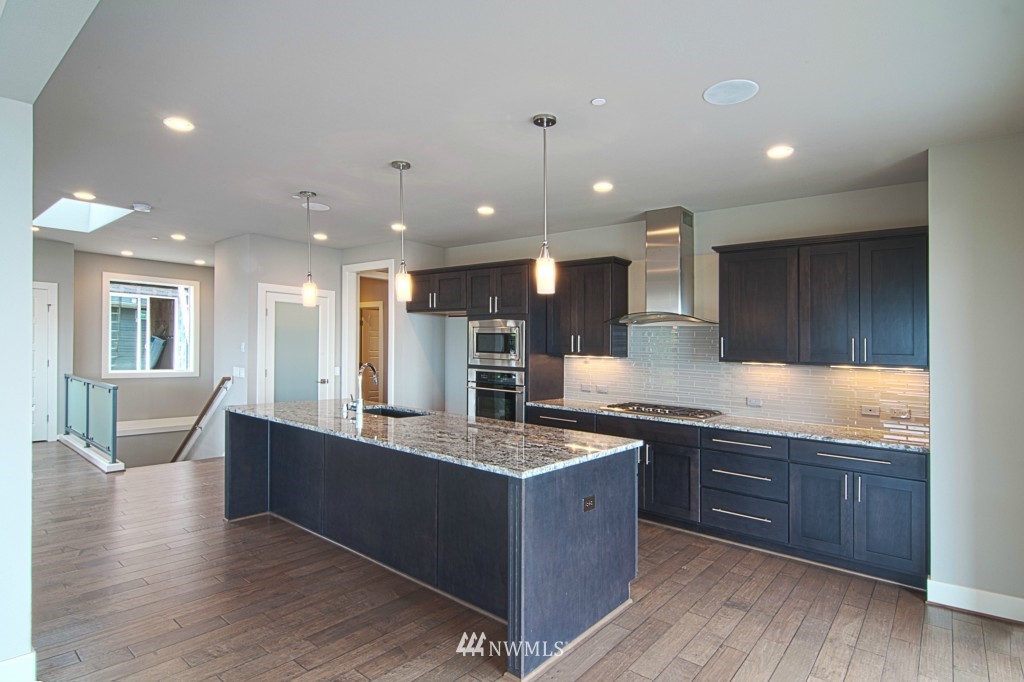 918 Cedar Street Edmonds, WA 98020 - Photo 4 of 24 Gallery Image 4