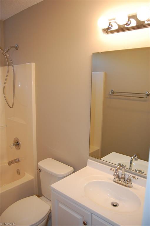 303 Stapleton Way High Point, NC 27265 - Photo 13 of 28 Gallery Image 13