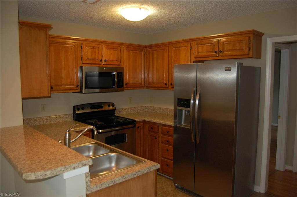 303 Stapleton Way High Point, NC 27265 - Photo 4 of 28 Gallery Image 4