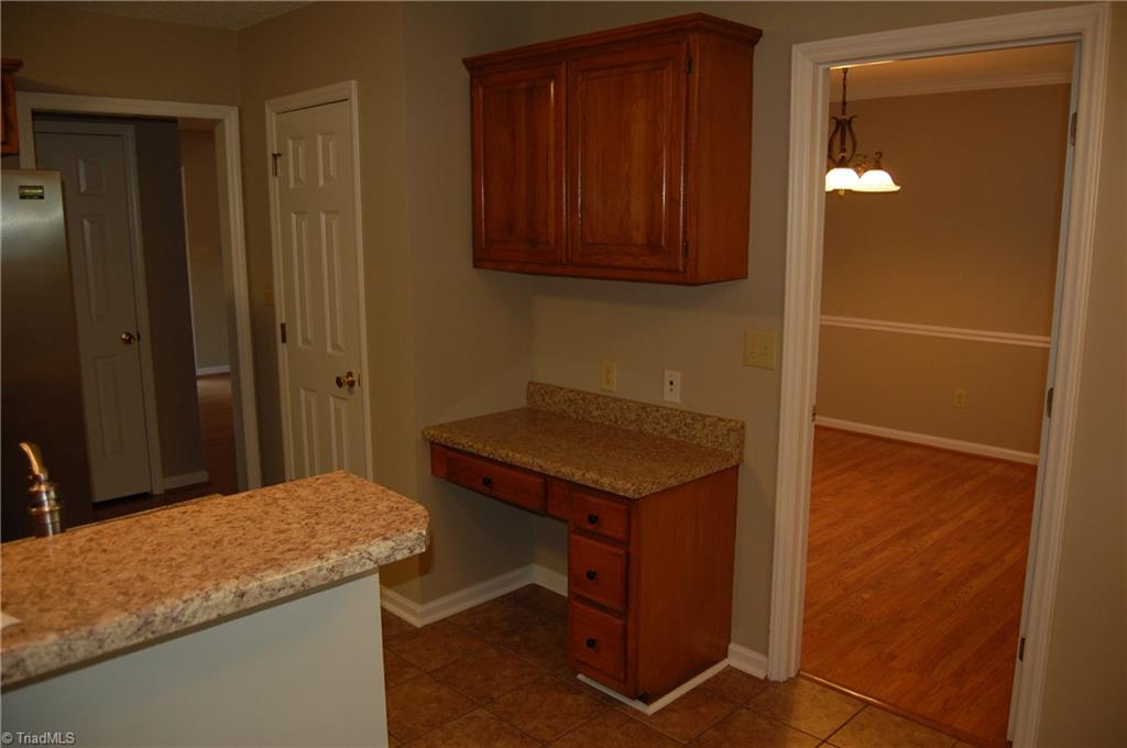 303 Stapleton Way High Point, NC 27265 - Photo 7 of 28 Gallery Image 7