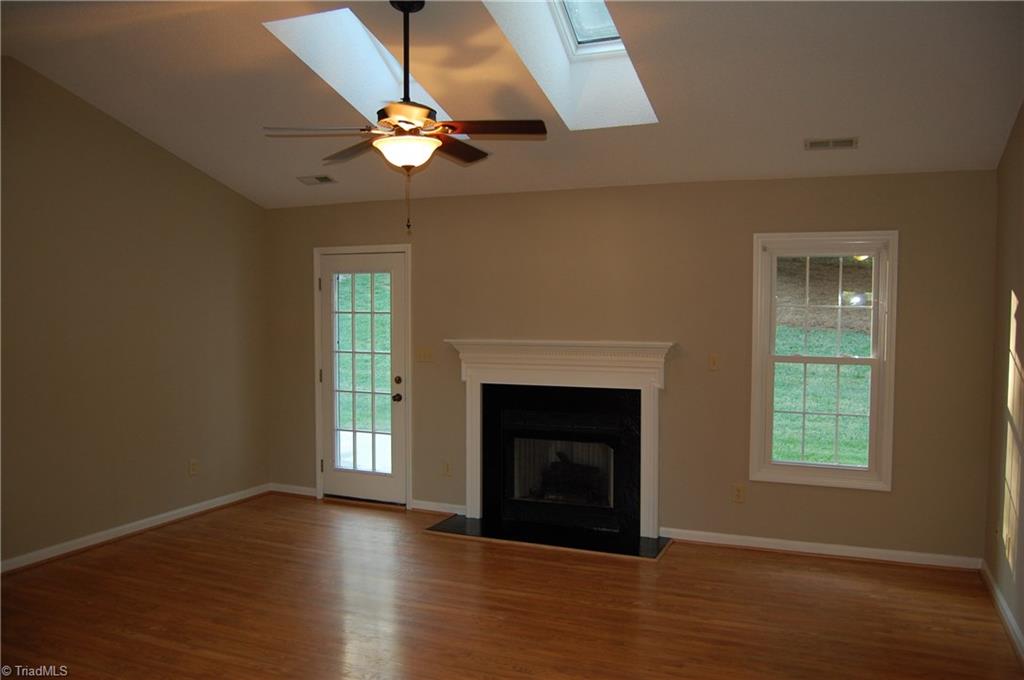 303 Stapleton Way High Point, NC 27265 - Photo 10 of 28 Gallery Image 10