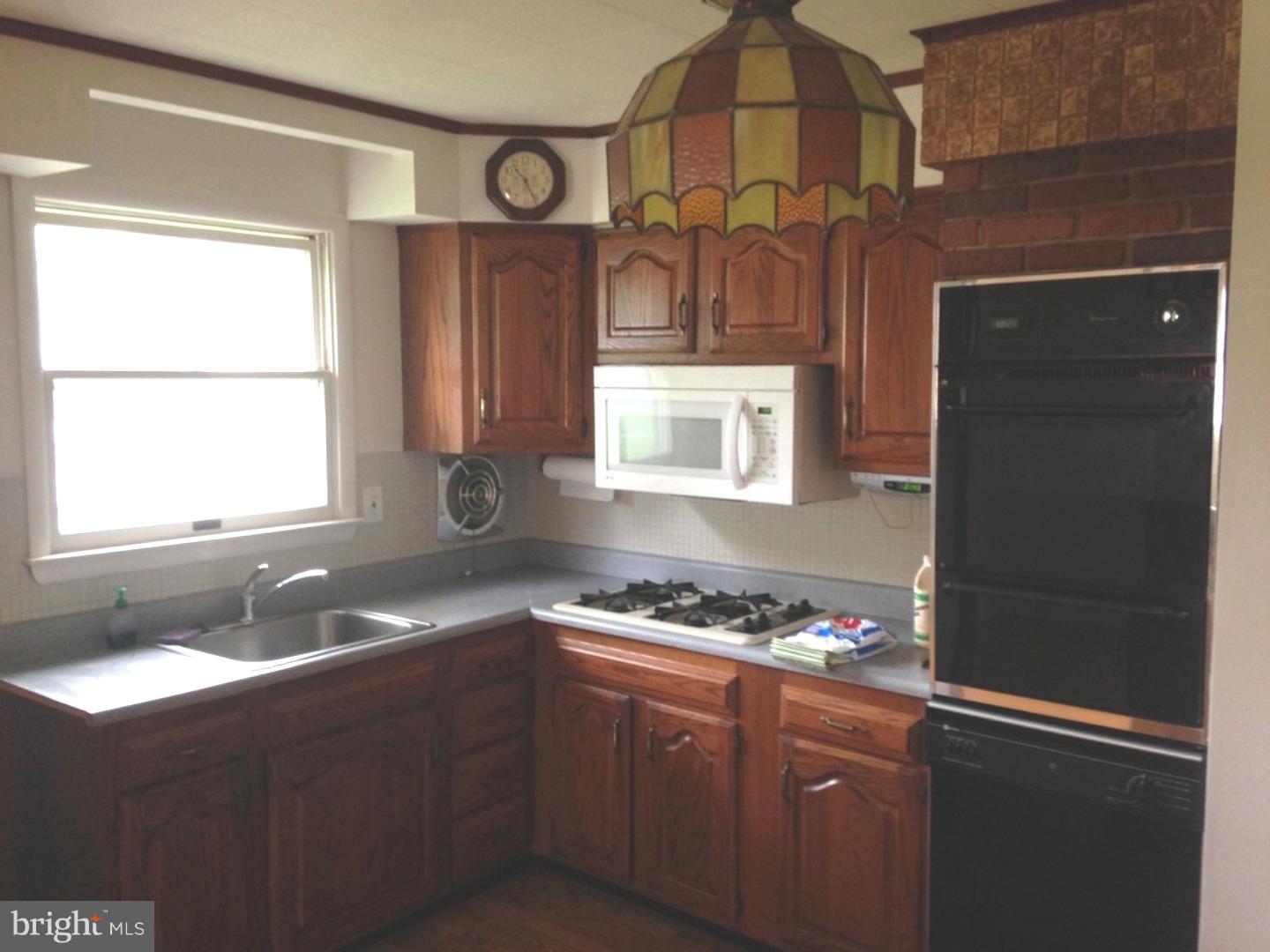 1250 Tulip Road Warminster, PA 18974 - Photo 11 of 23 Gallery Image 11