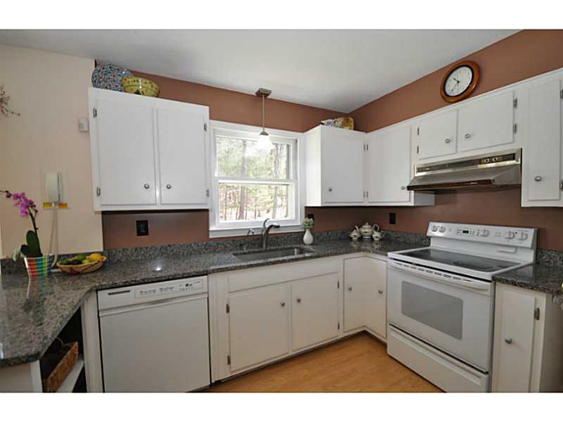 35 Queens Fort Lane Exeter, RI 02822 - Photo 3 of 17 Kitchen.