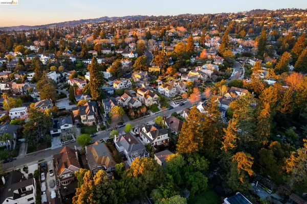 $2,389,000 | 1101 Clarendon Crescent, Oakland, CA 94610