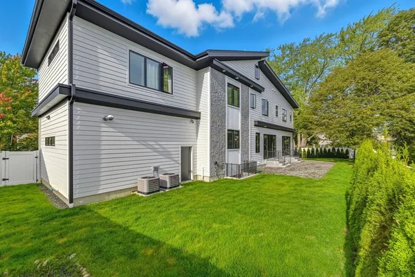 $2,895,000 | 5 Kappius Path, Newton, MA 02459