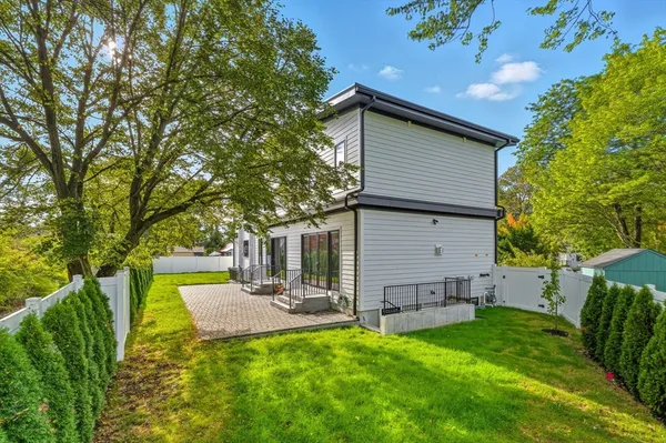$2,895,000 | 5 Kappius Path, Newton, MA 02459