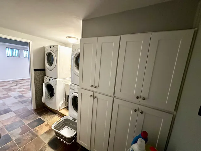 a view of utility room