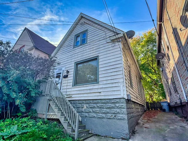 $139,900 | 3739 West Kilbourn Avenue, Milwaukee, WI 53208