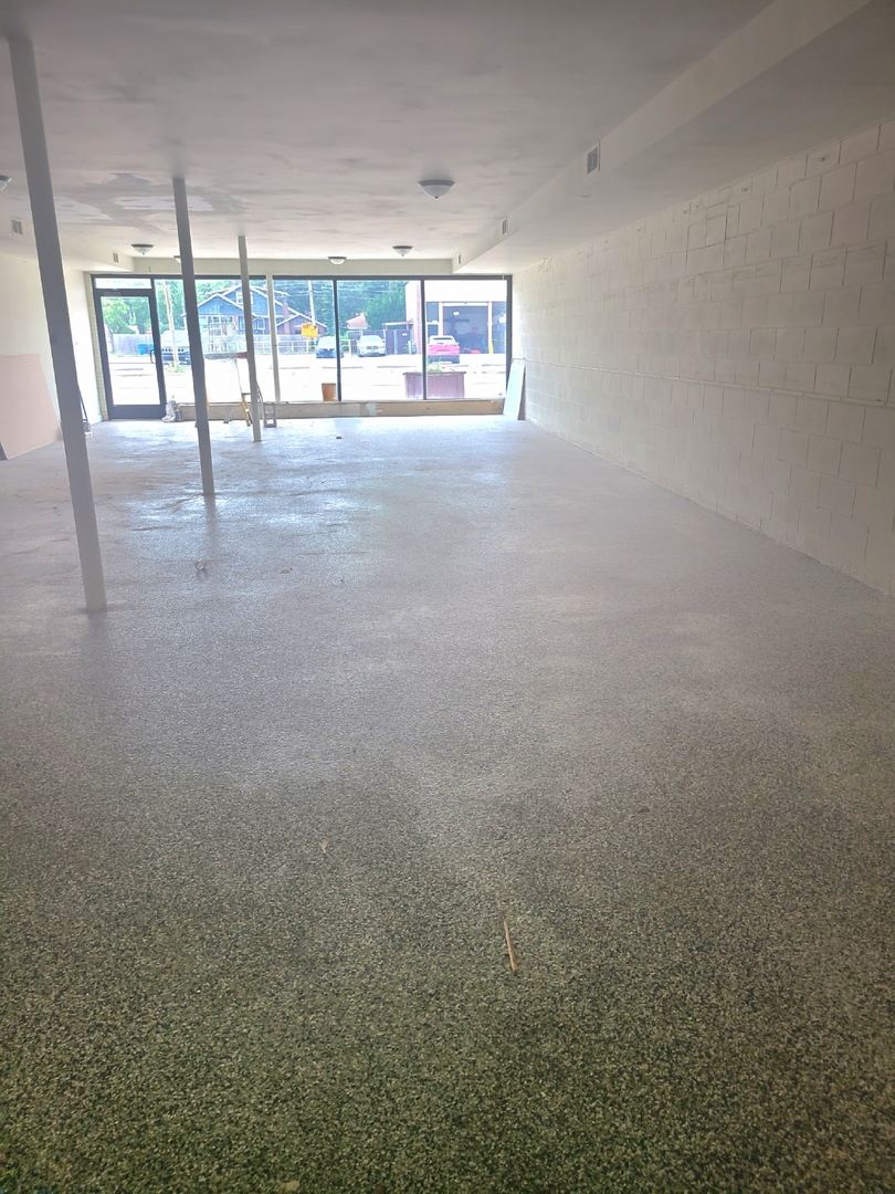 14751 Pulaski Road Midlothian, IL 60445 - Photo 15 of 18 a view of a hallway with an empty room