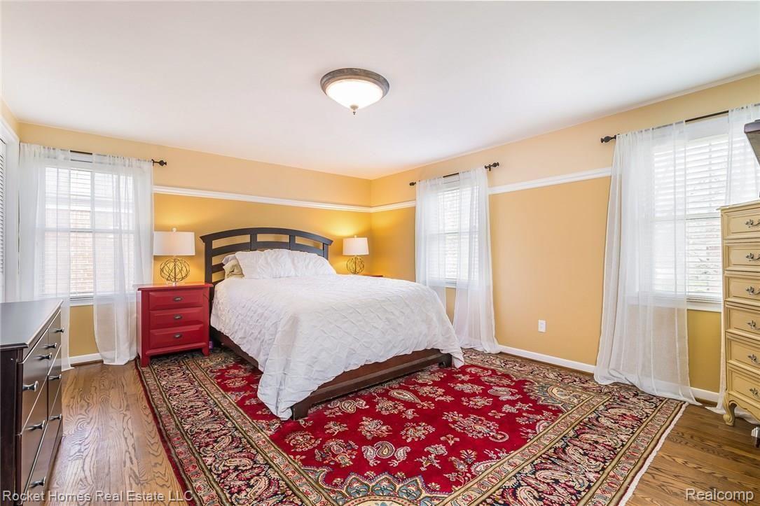 1941 Littlestone Road Grosse Pointe, MI 48236 - Photo 13 of 26 019-Master_Bedroom-4001024-medium.jpg