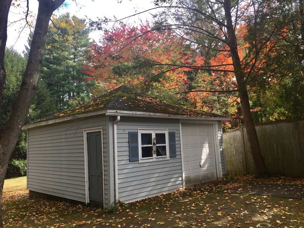 225 Chestnut Street Northampton, MA 01062 - Photo 4 of 25 Gallery Image 4
