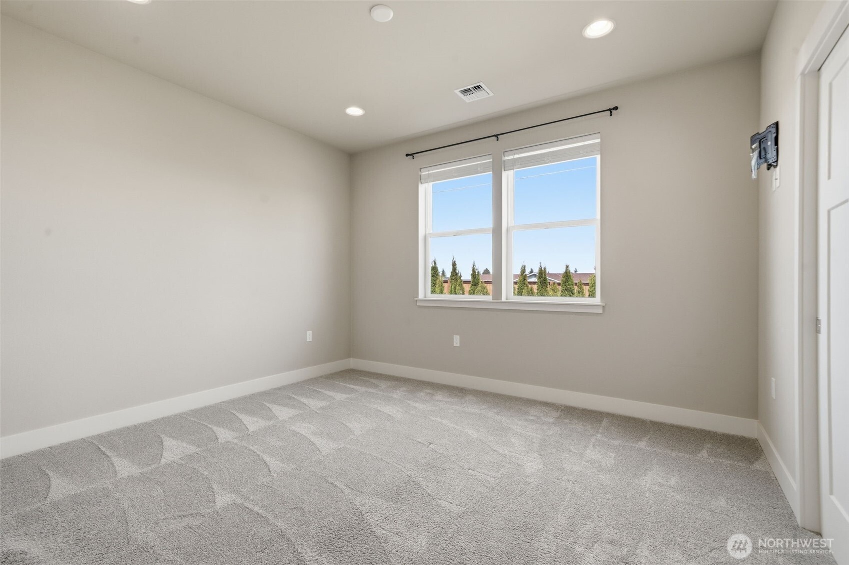 35 Viking Way Sequim, WA 98382 - Photo 19 of 39 an empty room with windows